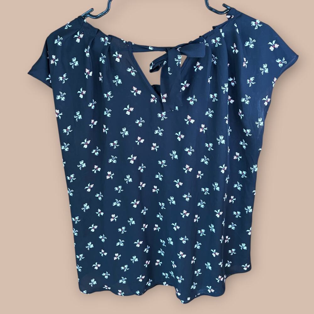 LC Lauren Conrad Black Floral Tie Neck Flutter Sleeve Blouse Women’s Large